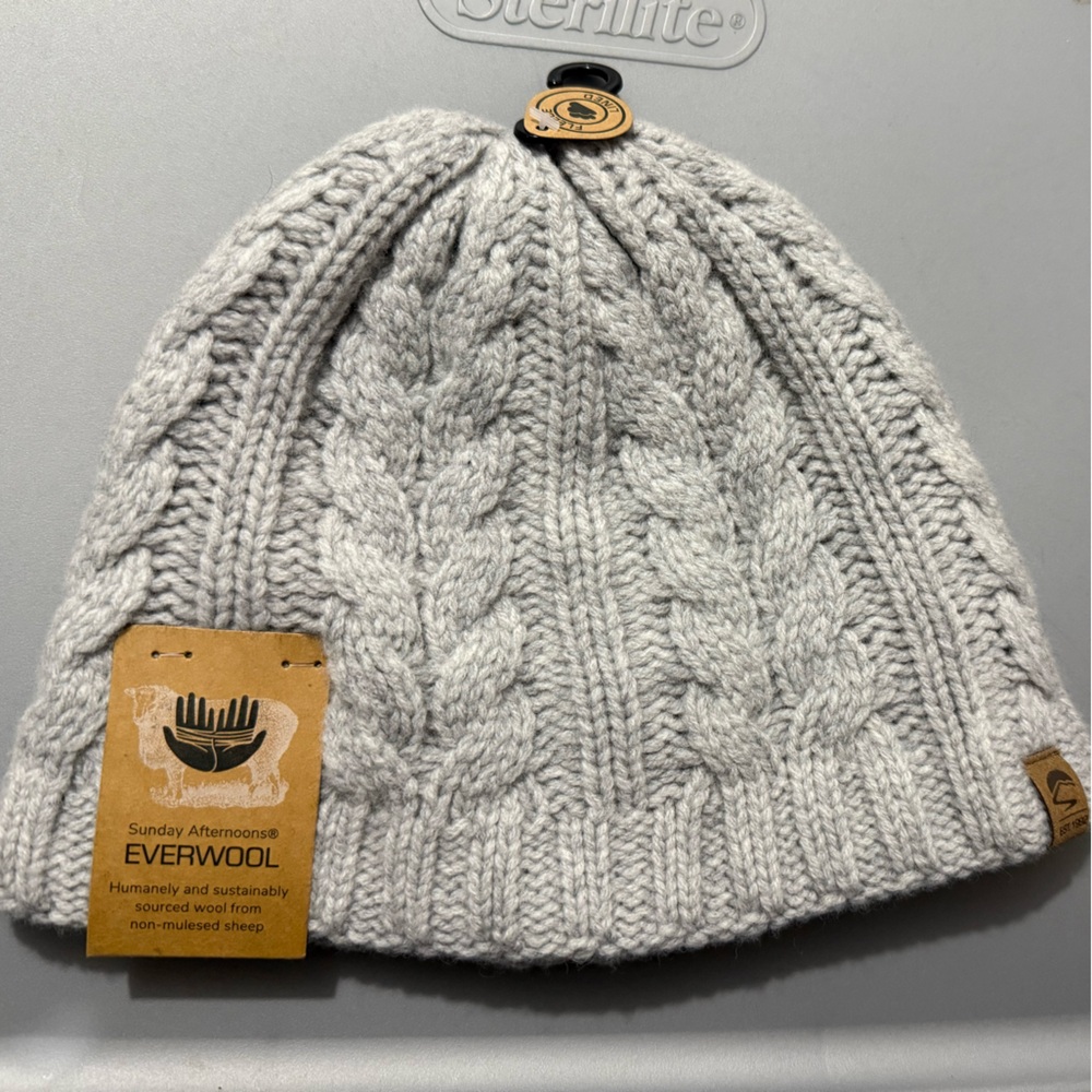 NWT Sunday Afternoons snowmelts Merino Everwool  Beanie One Size